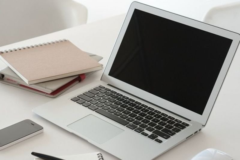 Laptop Yang Blackscreen